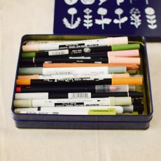 画像3: 図案缶に詰め合わせた、包装紙見本帖13柄セット《Archive2009-2015》 (3)